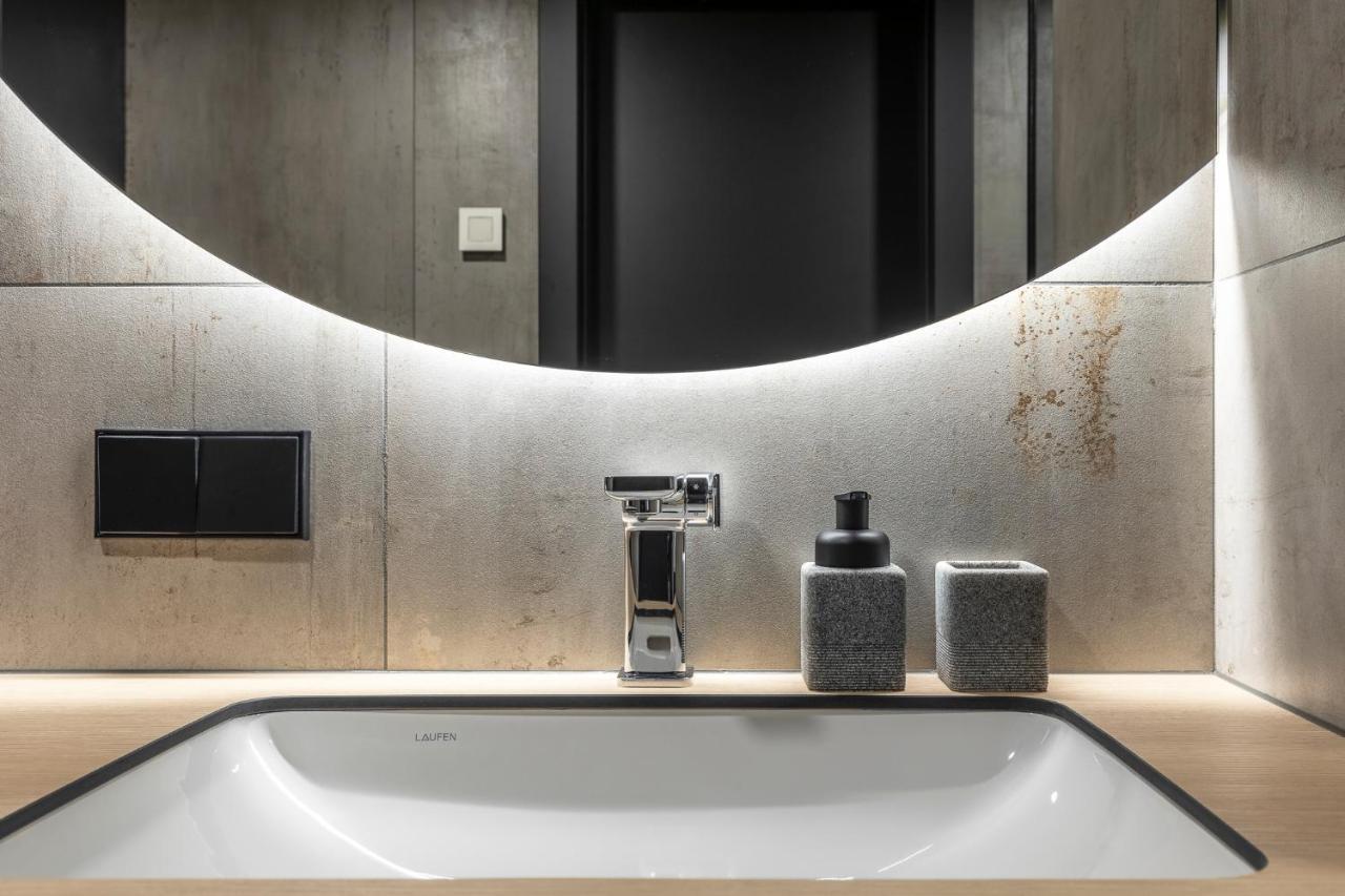 Апартаменты Stylish Loft With Terrace Paupys, Old Town Вильнюс Экстерьер фото