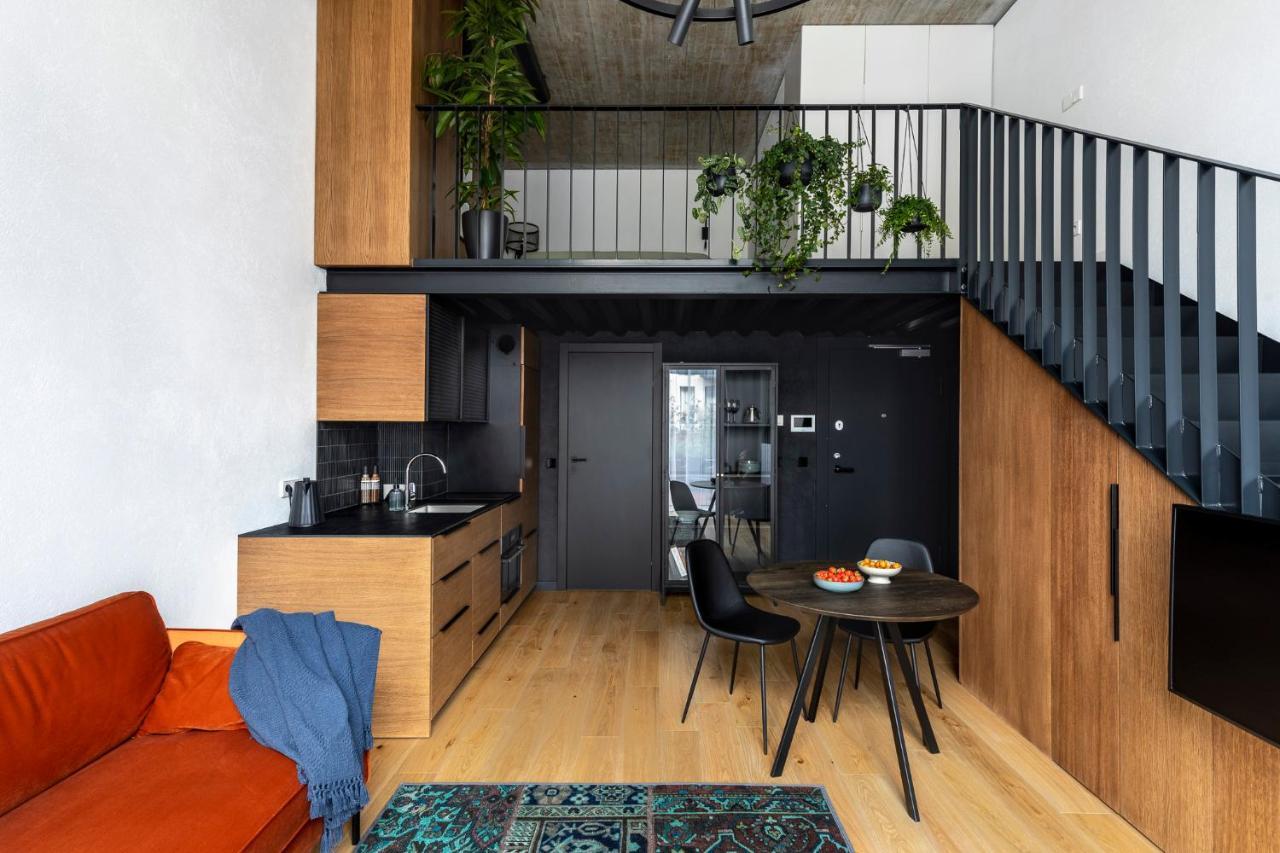 Апартаменты Stylish Loft With Terrace Paupys, Old Town Вильнюс Экстерьер фото