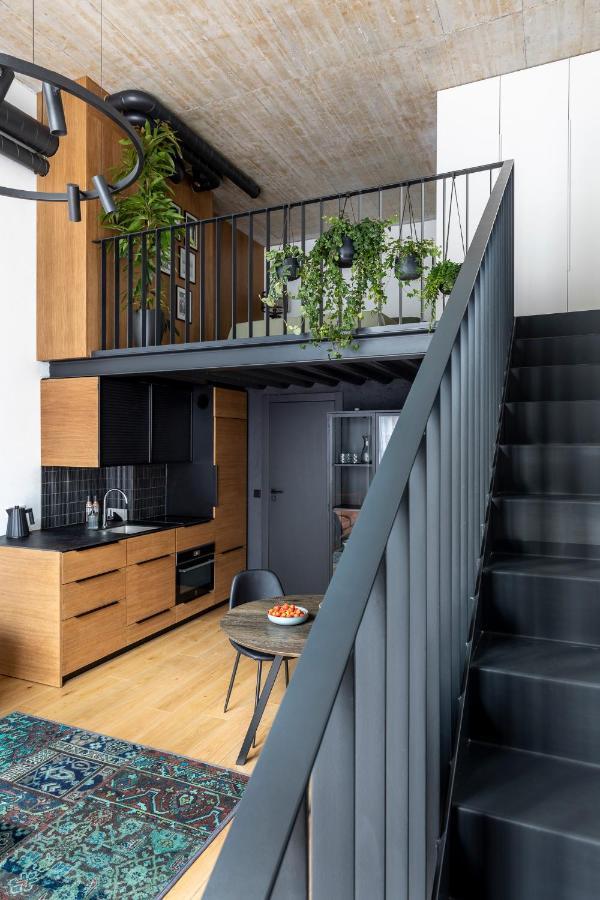 Апартаменты Stylish Loft With Terrace Paupys, Old Town Вильнюс Экстерьер фото